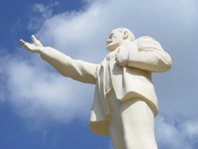 La economía planificada es inherente a los Estados comunistas